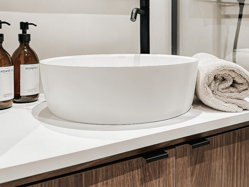 ELEGANCE ARCHITECTURE D'INTERIEUR DESIGNER D'INTERIEUR JENNIFER FAUCHART RENOVATION SALLE-D'EAU BETON CIRE ANTIBES CANNES MOUGINS MOUANS-SARTOUX