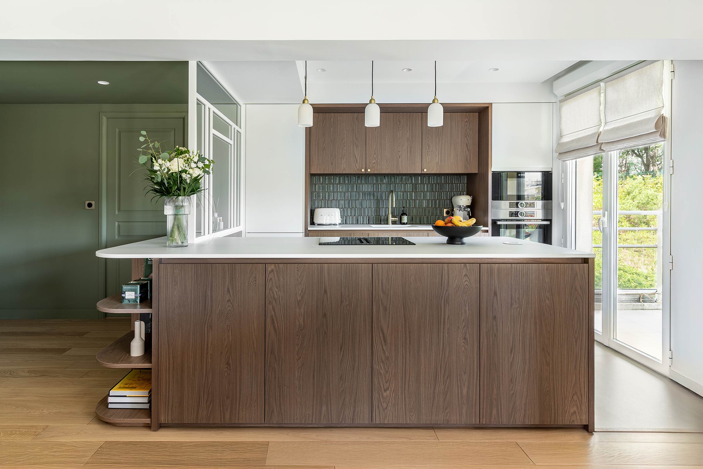 cuisine rénovée sur mesure à Antibes – plan de travail en Dekton et finitions haut de gamme