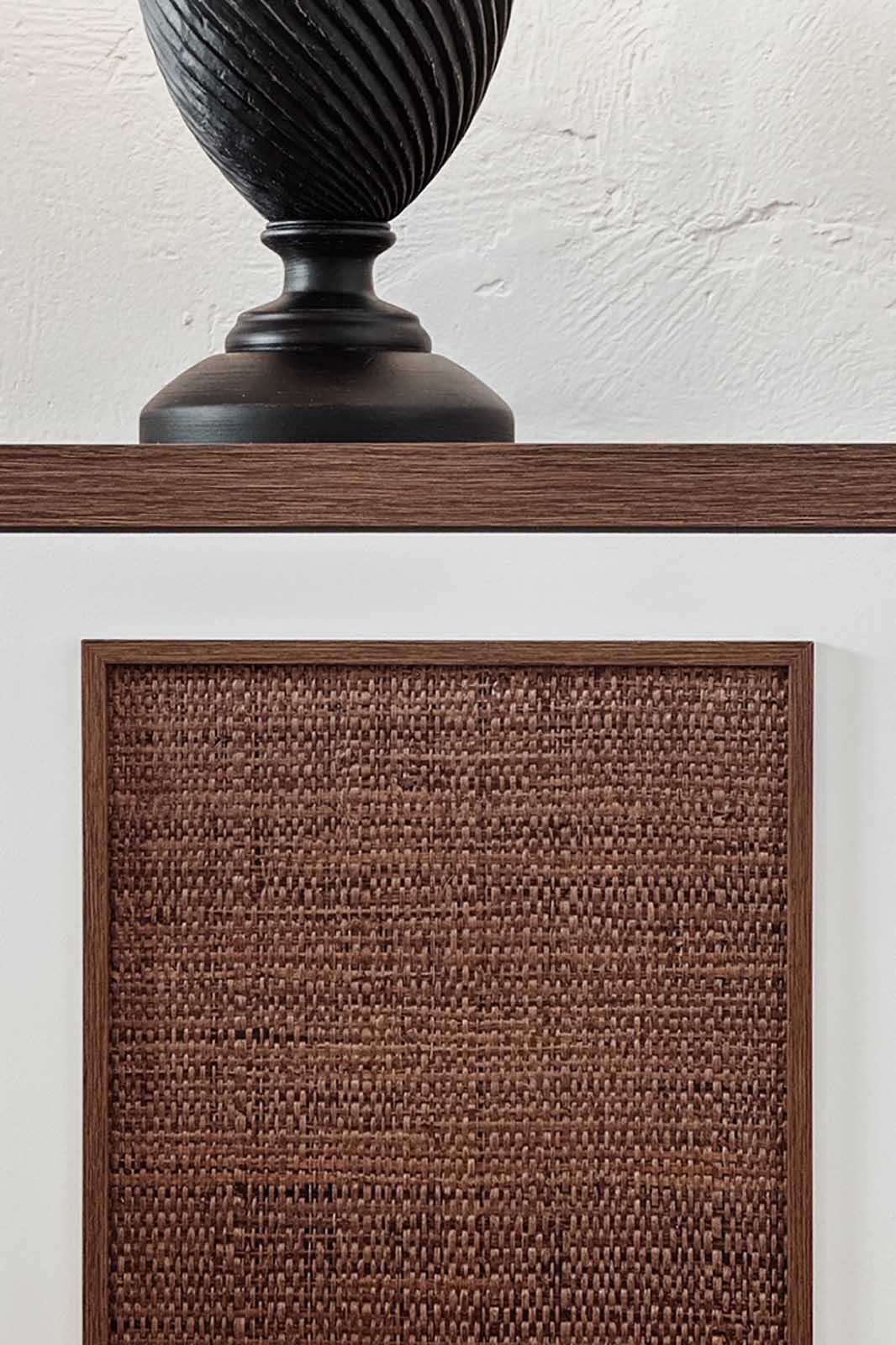 Détail porte en rafia tressé et cadre bois - Buffet sur mesure villa Couelle