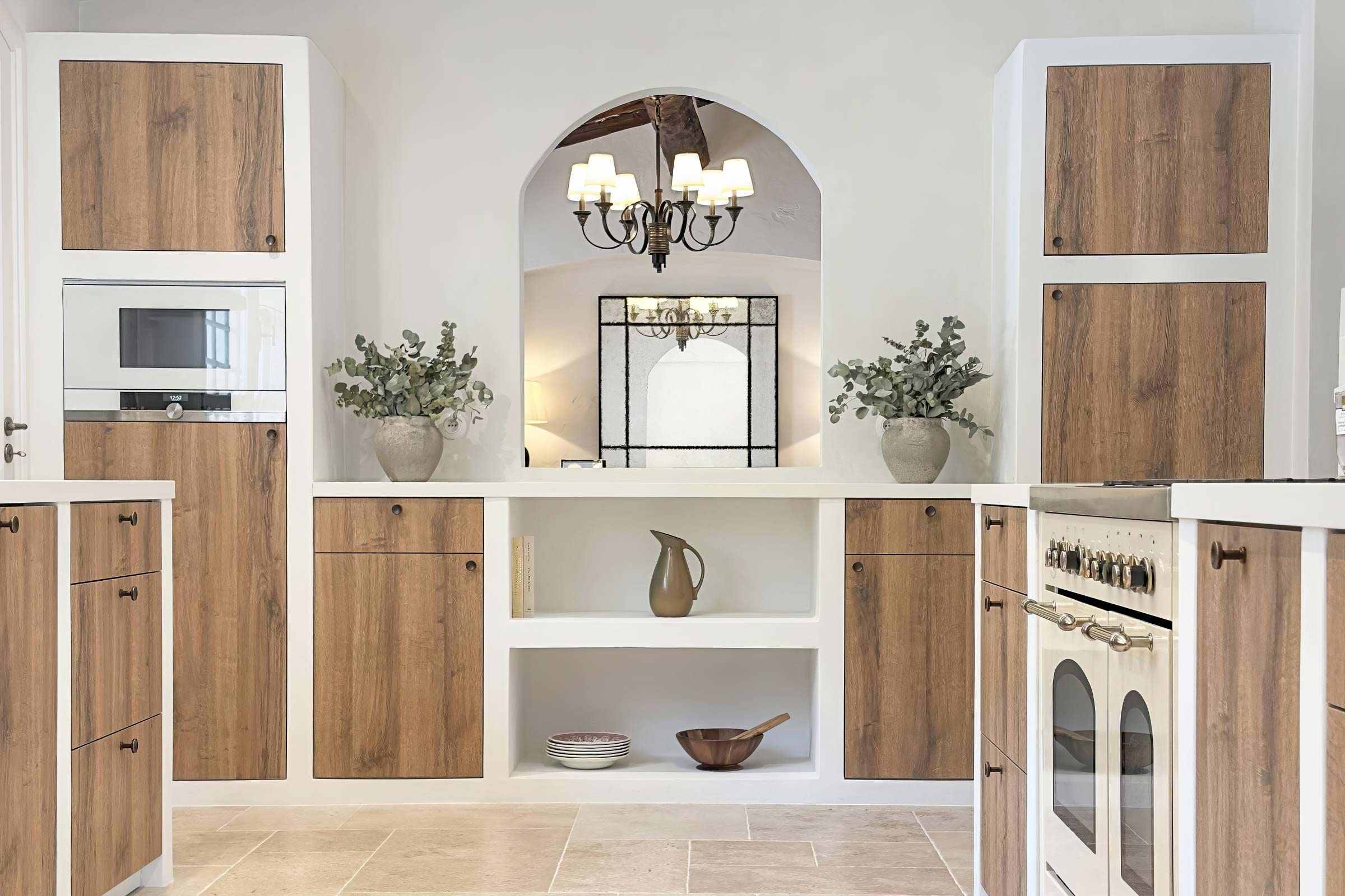 Cuisine maçonnée sur mesure dans la Villa Couellara à Mougins, Architecte d'intérieur Jennifer Fauchart